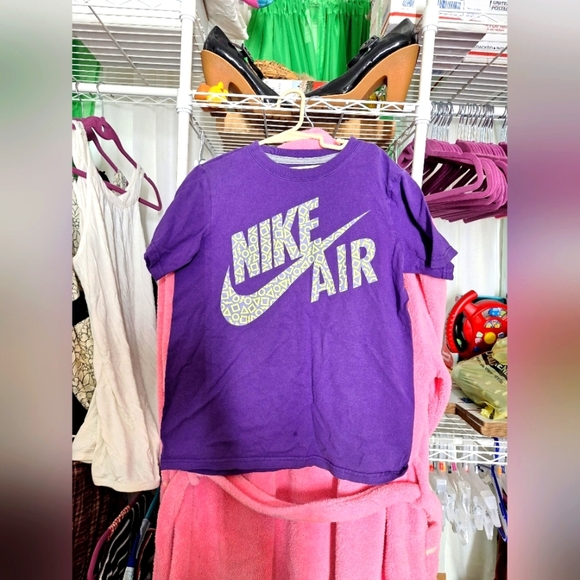 NIKE PURPLE T-SHIRT SIZE SMALL GIRLS 10/12 - Picture 1 of 3